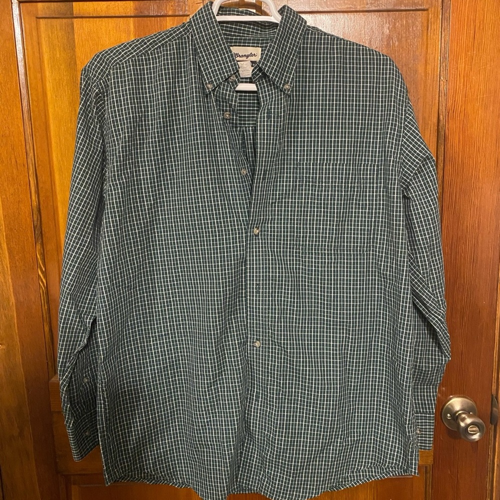 Wrangler Men's Dark Green Plaid Button Down Shirt